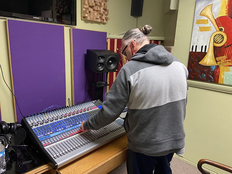 Chapel Worship Band Holds Audio Engineering Special Lecture